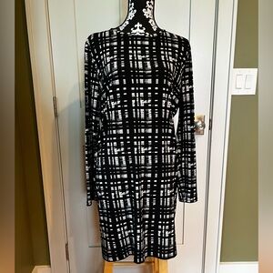 Michael Kors Women’s Dress size XL. Zippered back. Great Condition